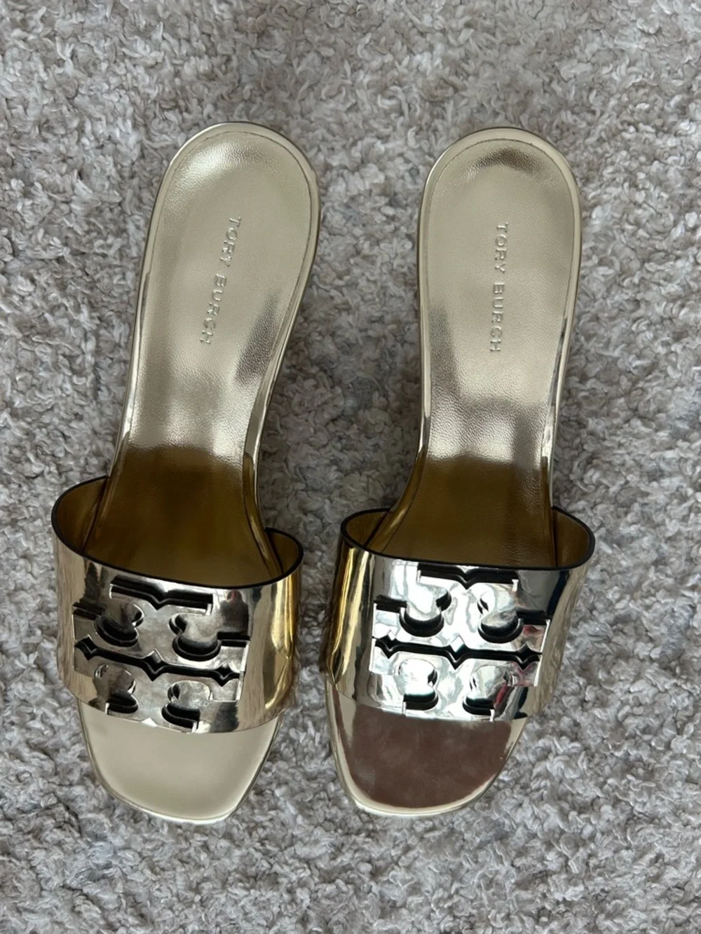 Tory Burch Ines Metallic Gold Slide Heal Sandals with Logo Brand New! - Picture 3 of 6